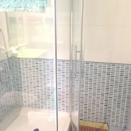 2 Bedrooms With Wifi At アパート