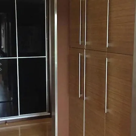 2 Bedrooms With Wifi At Apartmán