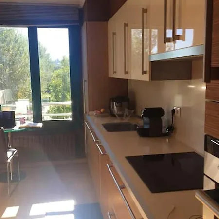 2 Bedrooms With Wifi At Apartmán *