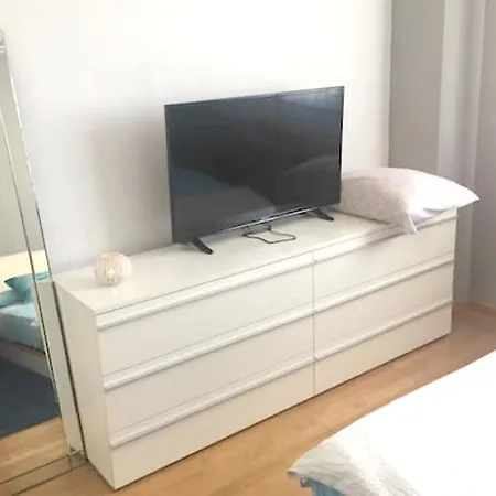 2 Bedrooms With Wifi At Apartmán Gijón